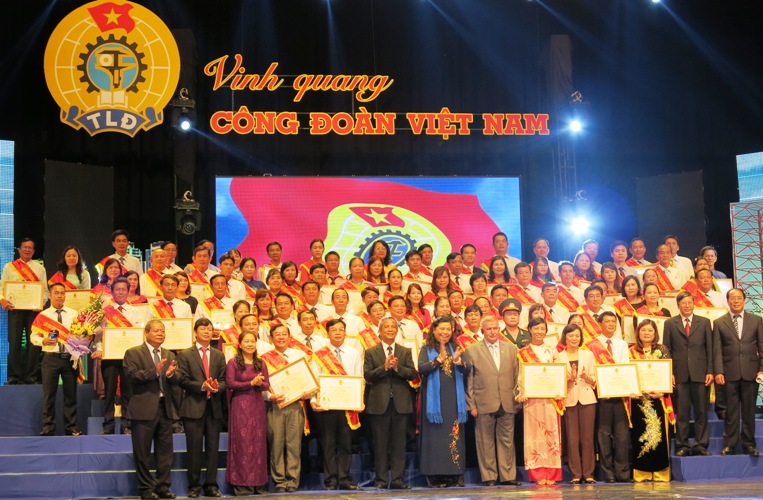 ຍ້ອງຍໍຊົມເຊີຍປະທານກຳມະບານຂັ້ນຮາກຖານ 85 ຄົນທີ່ດີເດັ່ນໃນທົ່ວປະເທດ